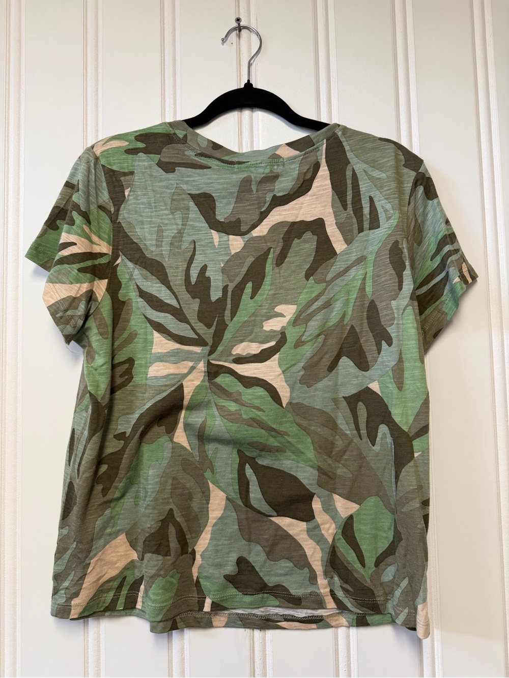 Sanctuary NWT Green Camo Tropical Leaf Print Tee Size M